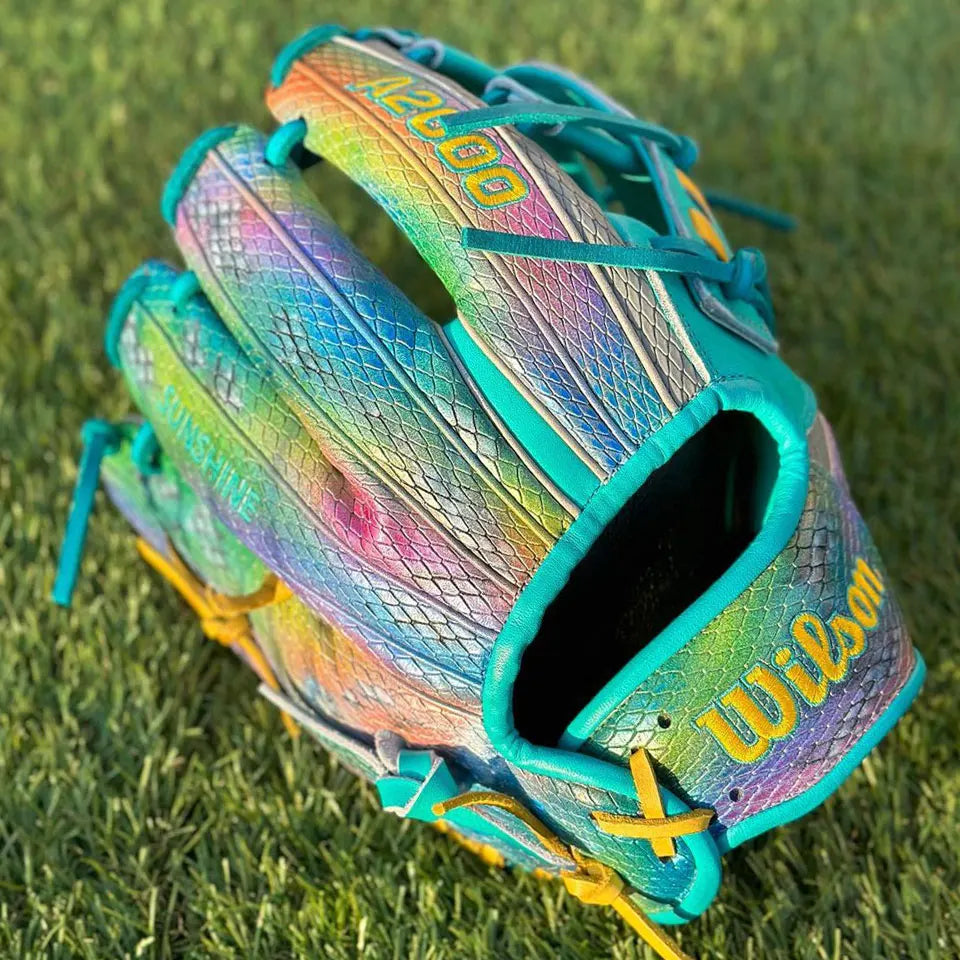 A2000 Genuine Leather Baseball & Softball Glove