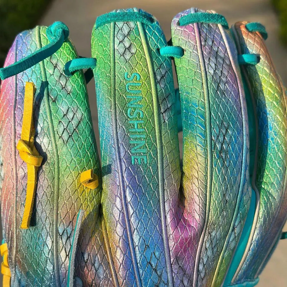 A2000 Genuine Leather Baseball & Softball Glove